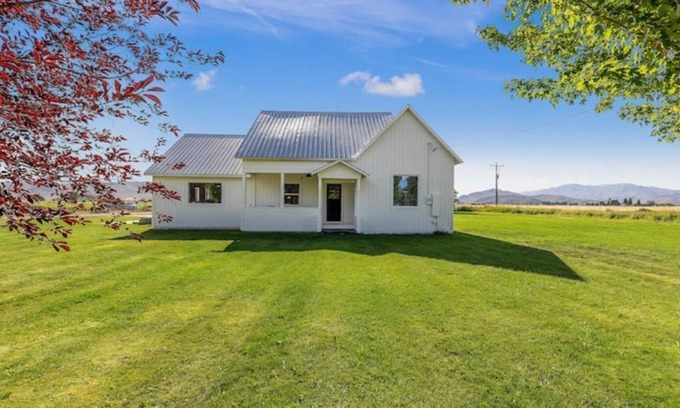 Carey House | Remodeled Farmhouse near Silver Creek for fly fishing and Craters of the Moon