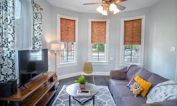 Five Points Apartment | Remodeled Historic 2BR 1BA House Near Downtown