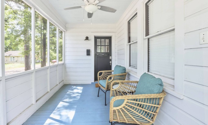 Pineville Apartment | Remodeled Historical Apartment in safe, convenient area. Comfortable Furnishings