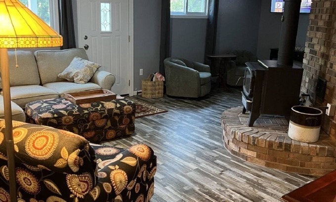 Grayling House | Remodeled House 1 mile to town.