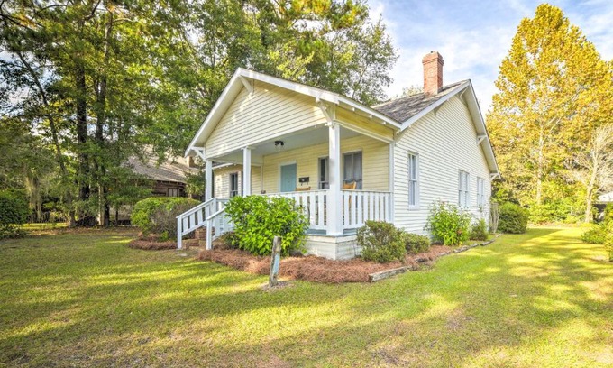 Thomasville House | Remodeled Thomasville Home with Charcoal Grill!