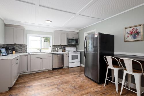 Mayfield House | Rennie Lake Hideaway Home