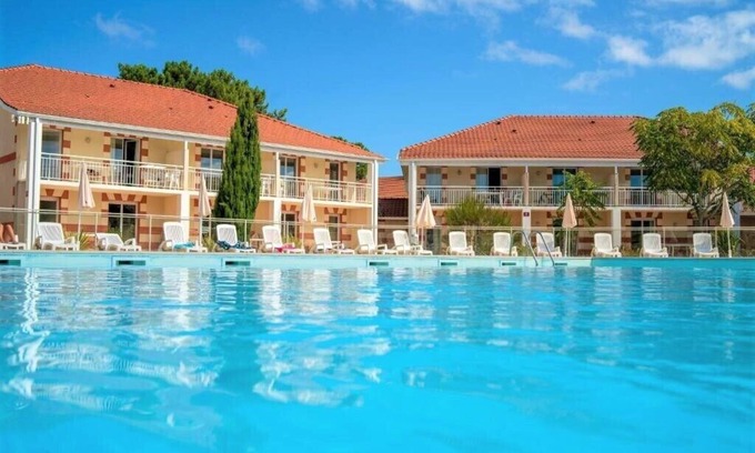 Le Verdon-sur-Mer Apartment | Renovated apartment for 6 people with swimming pool.
