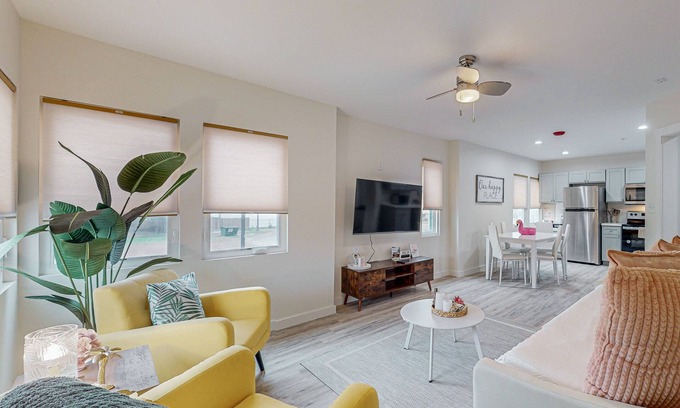 Del Mar Apartment | Renovated apartment with full kitchen, WIFI and close to beach