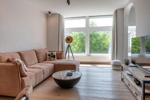 Ostend City Centre Apartment | Renovated Art Deco Apartment with Vintage Elements