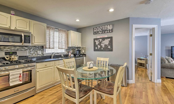 Roxbury House | Renovated Boston Apt - Walk to Downtown Transit!