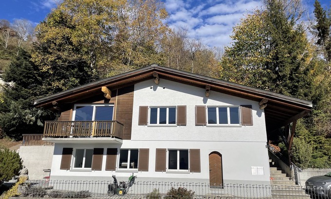 Laax House | Renovated Chalet for 10 people, high standard, 100% privacy, incredible views!