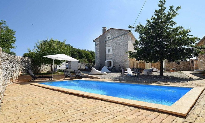 Rezanci Villa | Renovated charming stone villa with swimming pool in Režanci