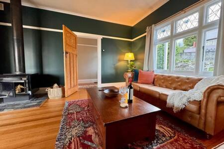 West Launceston House | Renovated Cottage Near Cataract Gorge Launceston