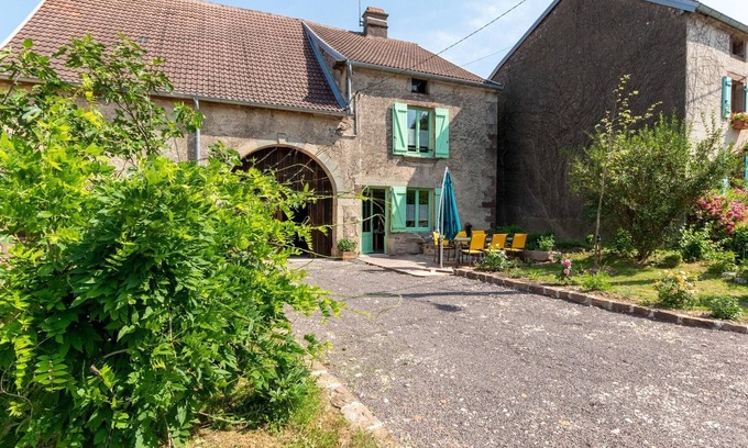 Equevilley Cottage | Renovated country house with garden, pets accepted near Vesoul