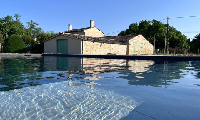 Jau-Dignac-et-Loirac House | Renovated Médoc House with Heated Pool — Sleeps 10 + 1 baby