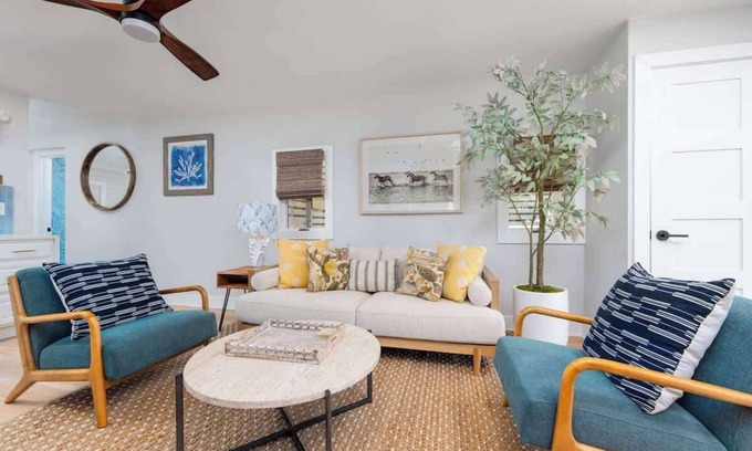 Colington House | Renovated Getaway for 2 ~ Hot Tub and Fire Pit!