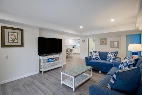 Mid Island House | Renovated Ground Floor 3BR Residence with Pool and Spa at Margarita Mansion