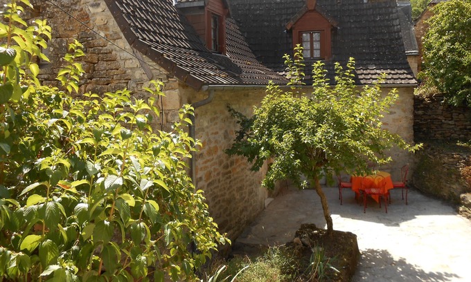 Turenne House | Renovated House in idyllic settings