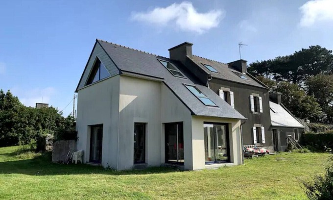 Plouguerneau Ski Chalet | Renovated house, quiet, with large garden near beaches and GR34