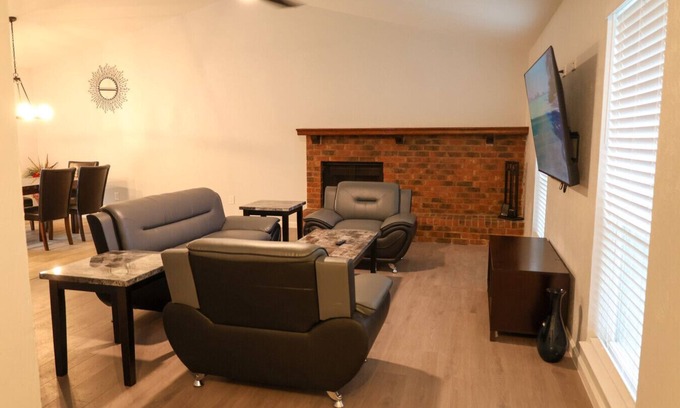 Flower Mound House | Renovated modern Flower Mound home close to DFW airport