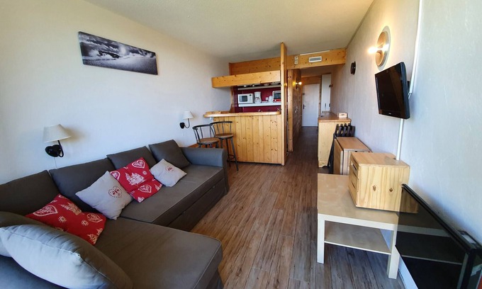 Arc-2000 Apartment | Renovated studio near center, balcony, 4 people