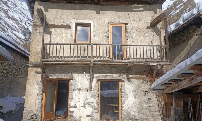 Crevoux Ski Chalet | Renovated sheepfold near the slopes ideal for 2 families