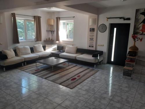 Fagaras House | Rent a room Bruno