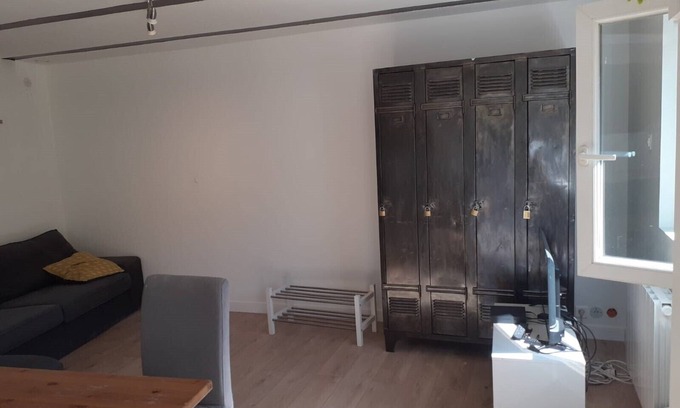 Stains Apartment | Rental-Classic-Ensuite with Shower-Garden view-Chez Polo