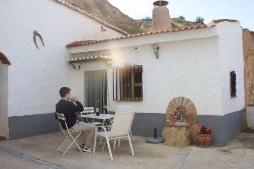 Guadix House | RentitSpain El Rincón, Casa Cueva en Guadix