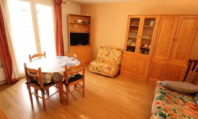 Bagneres-de-Luchon Apartment | Residence Hotel De France - LUCHON CENTRE -2 PIECES CABINE - GRAND BALCON SOUTH - PARKING