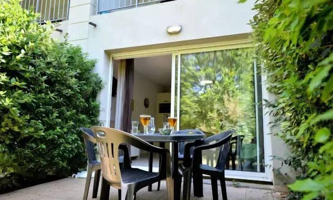Azille Apartment | Residence Le Château de Jouarres * - 2 room apartment for 4 people ground floor