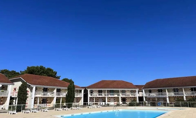 Le Verdon-sur-Mer Apartment | Residence Les Vertmarines - 074 - Apartment in a private residence with swimming pool