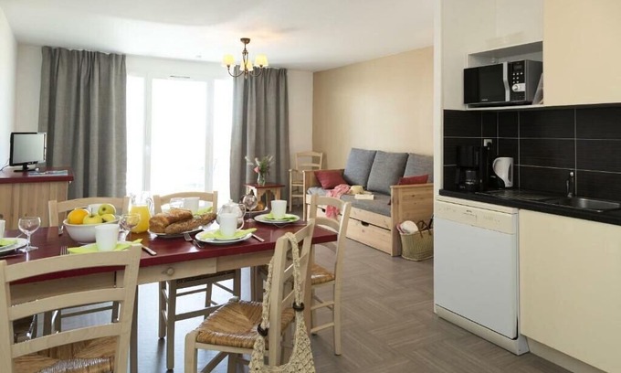 Plougasnou Apartment | Residence Odalys Le Domaine Des Roches Jaunes - 4 Rooms 8 People sea view