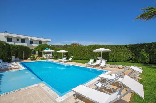 Torre Specchia Ruggeri Apartment | Residence Punta Cassano - In piscina sulla spiaggia di sabbia