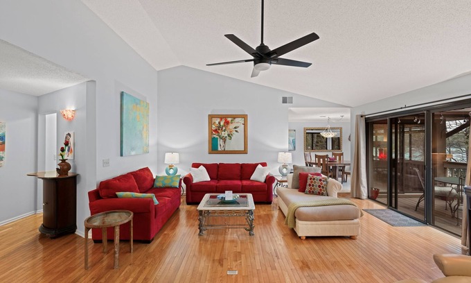 Salem Condo | Resort Amenities, Dog Friendly, Keowee Lakefront, 5 Star Clean, Modern Vibe.