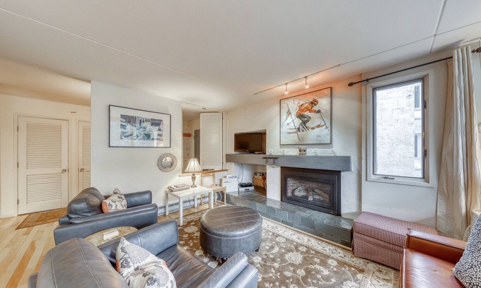 Warren Condo | Resort condo with 3 pools, hot tub, sports courts, & convenient ski access