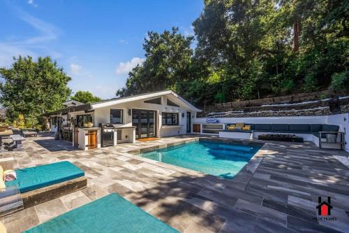 Malibu House | Resort Feel I Breathtaking Mountain Scenery I Pool