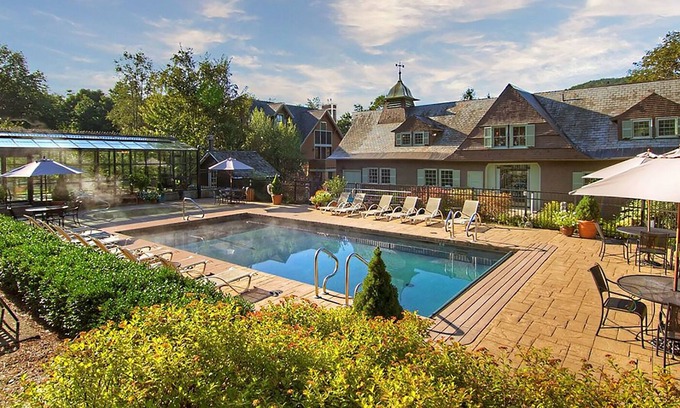 Proctorsville Condo | Resort Home with heated Pool and Tennis
