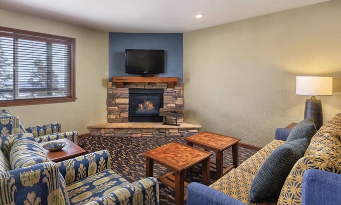 Tahoe Village Resort | Resort Stay in Tahoe 15 min to Heavenly Ski Resort