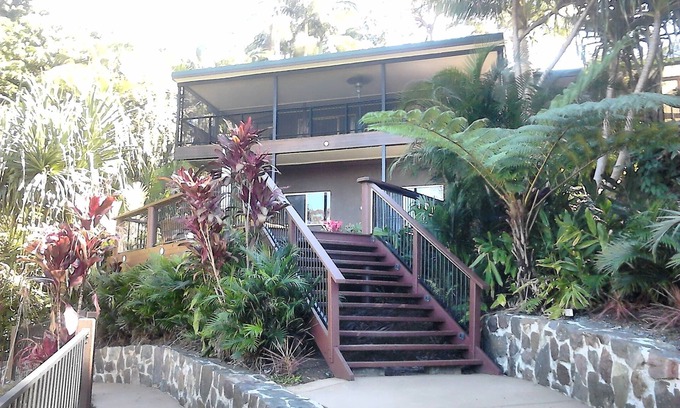 Mooloolah Valley House | Resort Style Accommodation