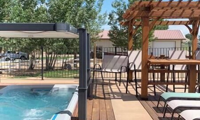 Brighton House | Resort Style Family Fun with guest house