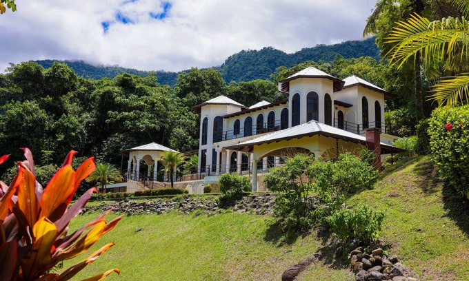 Ballena Villa | Resort style Villa with amazing Pool and Gardens!