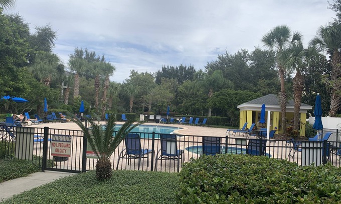Hillcrest Estates House | Rest & Relax Bahama Bay Ground Floor 3 bed 2 bath 20 min to parks