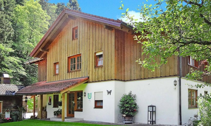 Weissbach Apartment | Restful Apartment near Bad Reichenhall with E-charging Station