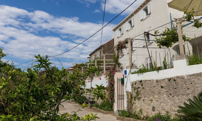 Kolocep Island Apartment | Restful Villa in Dalmatia with Garden