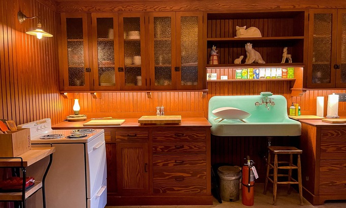 Nob Hill House | Restored, dog-friendly, historical landmark with pool table & prime location