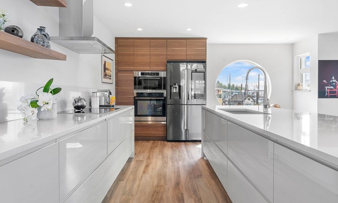 Lower Lonsdale Boat Rental | Retreat to "The Sea Haven" for comfort & style! Stay in an elegant floating home