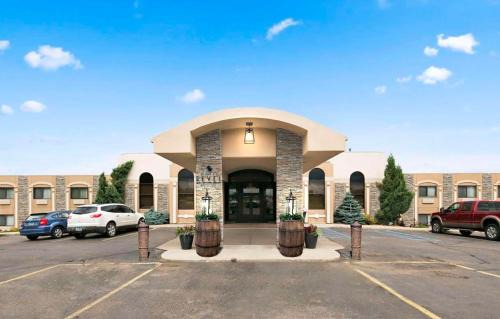Minot Hotel | Revel Hotel Minot - SureStay Collection by Best Western