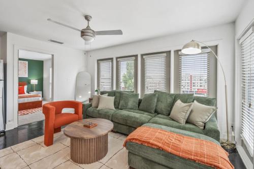 Reynoldstown Apartment | Reynoldstown Lux 2BR, Rooftop Deck, Near Beltline & Downtown, Free Parking