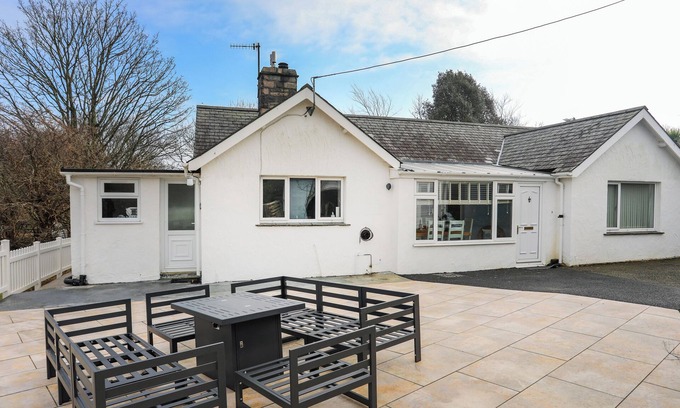 Llanbedrog Cottage | RHEDYN, pet friendly, country holiday cottage in Llanbedrog