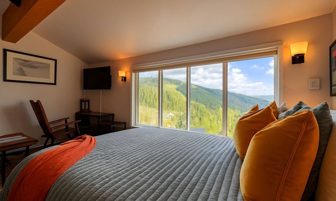 Sandpoint Condo | Ride to Schweitzer Chairlifts & Trails - Perfect Summer Getaway