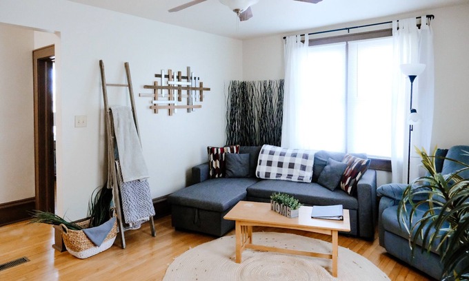 Ironwood House | Ridge Street Cottage for Traveling Professionals