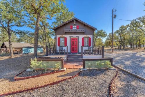 Fredericksburg House | Riesling: Pet-friendly, Hot-Tub, 10-Min to Downtown!