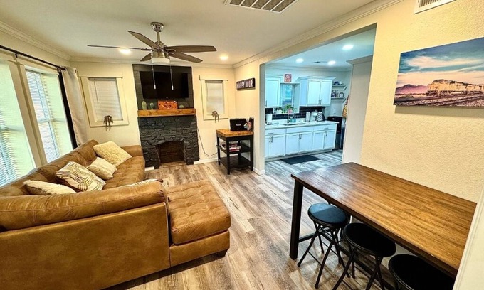 Encanto House | Rileys 10 minute walk to Arizona State Fairgrounds